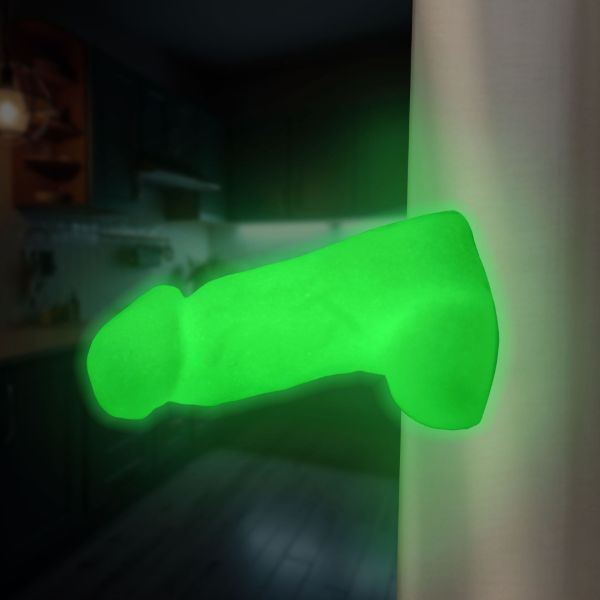 Picture of Glow-In-The-Dark Magnetic Snap-on Peckers